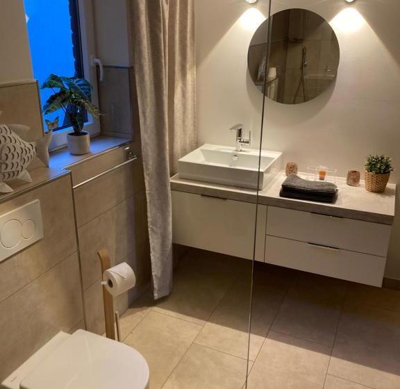 شقة غرفتين, Zum Alten Schlagbaum