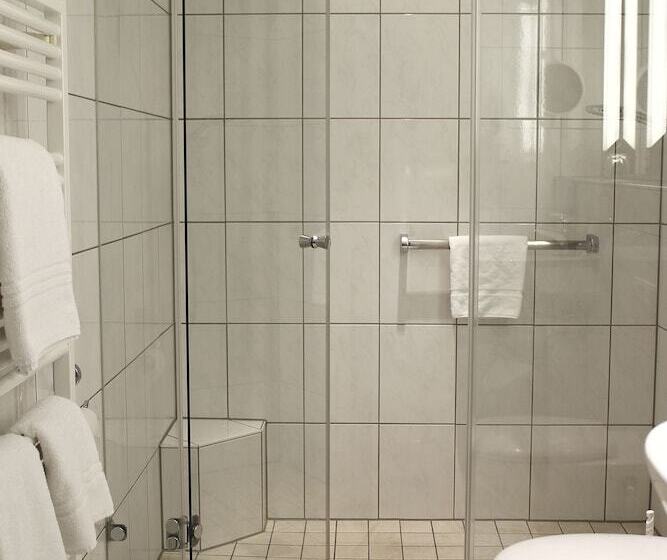 スタンダードルーム, Zum Schiff