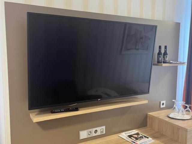 Номер Deluxe, Zum Schiff