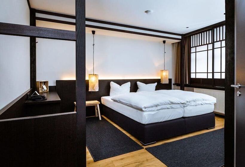 Номер Стандарт, Zur Amtspforte