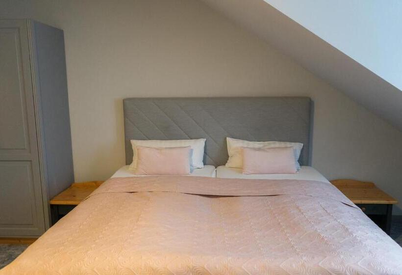 غرفة قياسية, Zur Kaiserpfalz