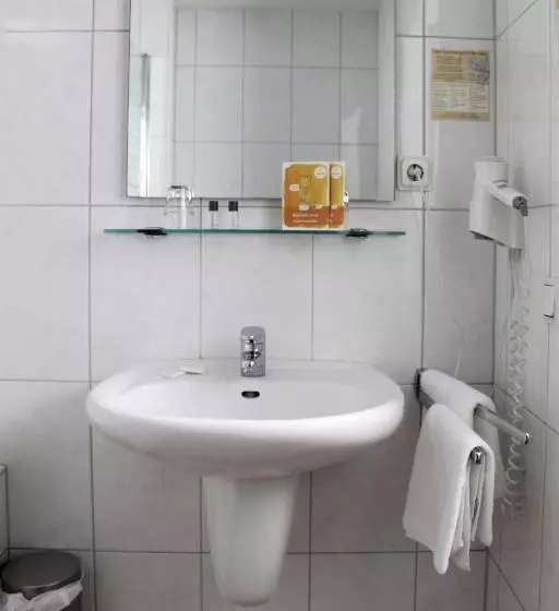 اتاق استاندارد سه نفره, Akazienhof Hotel & Brauhaus