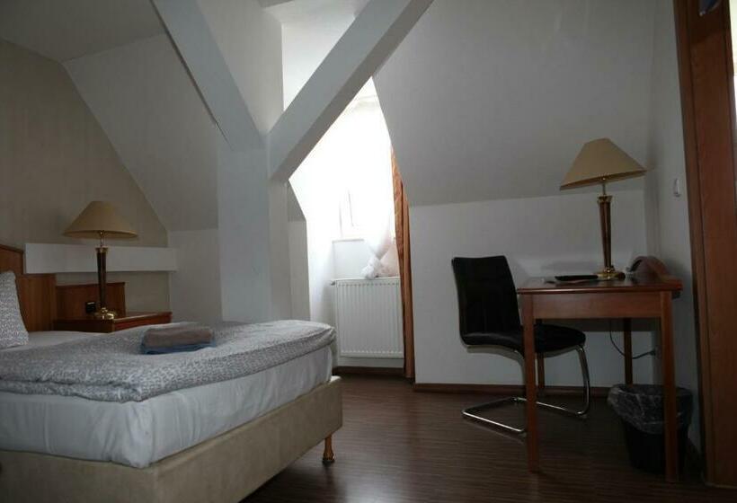 标准单人间, Alt Erfurt