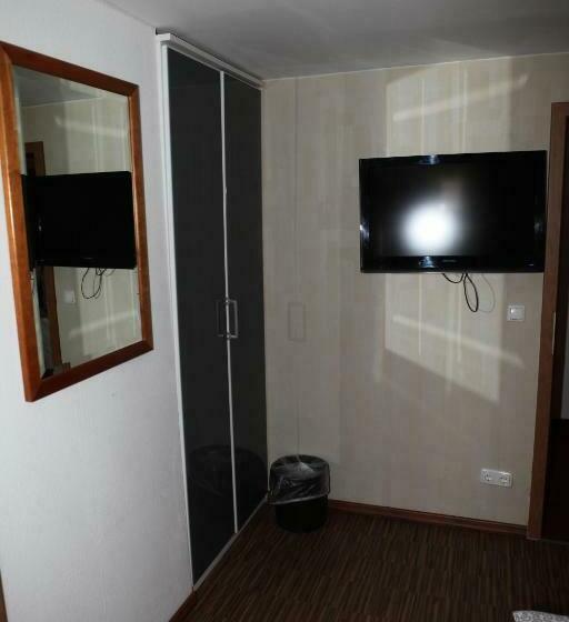 标准单人间, Alt Erfurt