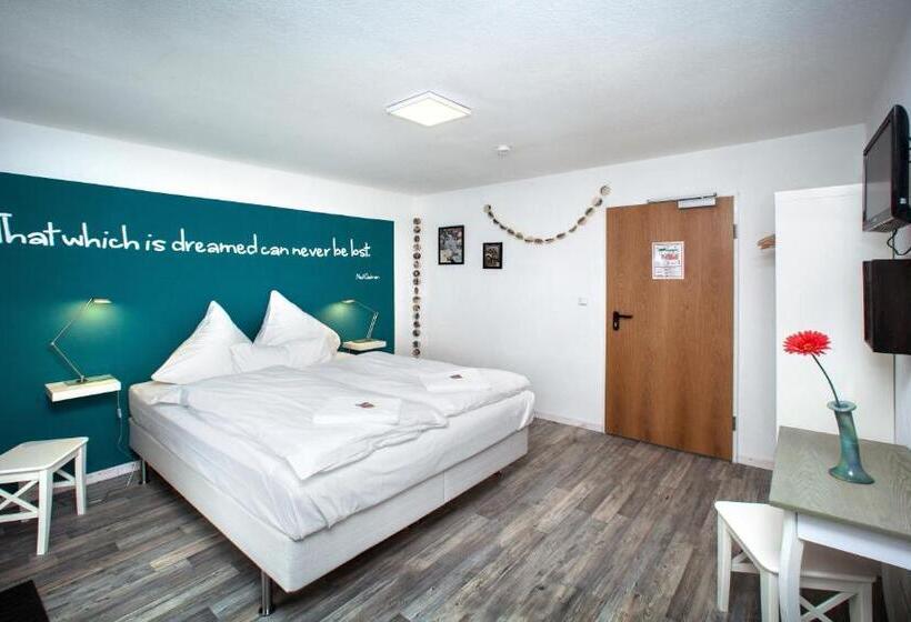 Номер Стандарт с Балконом, Hinter Den Spiegeln