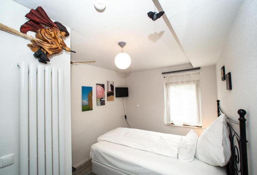 Номер Economy Индивидуальный, Hinter Den Spiegeln