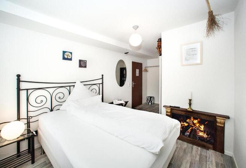 Номер Economy Индивидуальный, Hinter Den Spiegeln