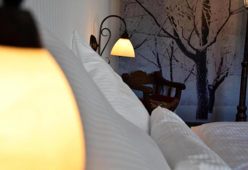 Люкс, Hinter Den Spiegeln