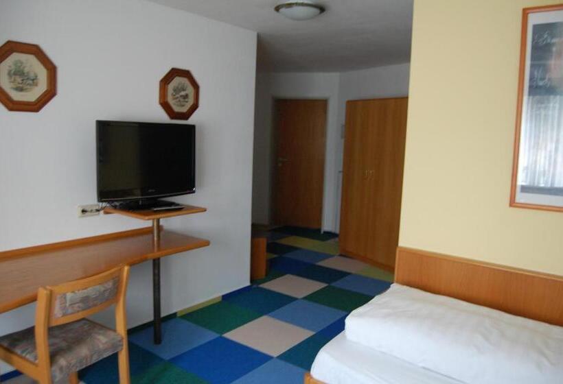 اتاق استاندارد یک نفره, Johnel