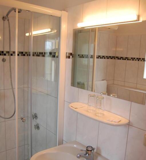 اتاق استاندارد یک نفره, Johnel