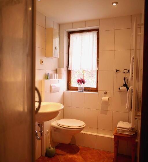 شقة غرفة واحدة, Lauterer Wirtshaus