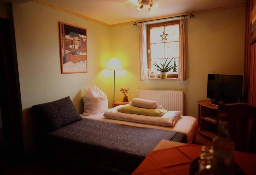 شقة غرفة واحدة, Lauterer Wirtshaus