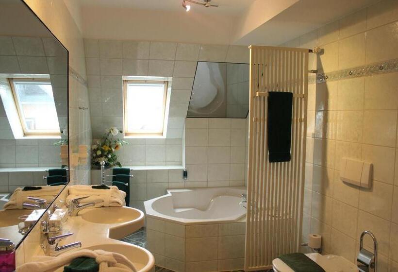 סוויטה, Lay Haus