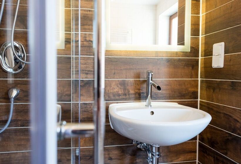 스탠다드 트리플 룸, Restaurant Thuringer Hof