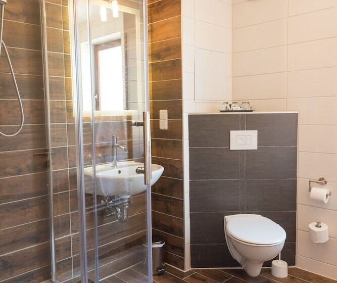 스탠다드 트리플 룸, Restaurant Thuringer Hof