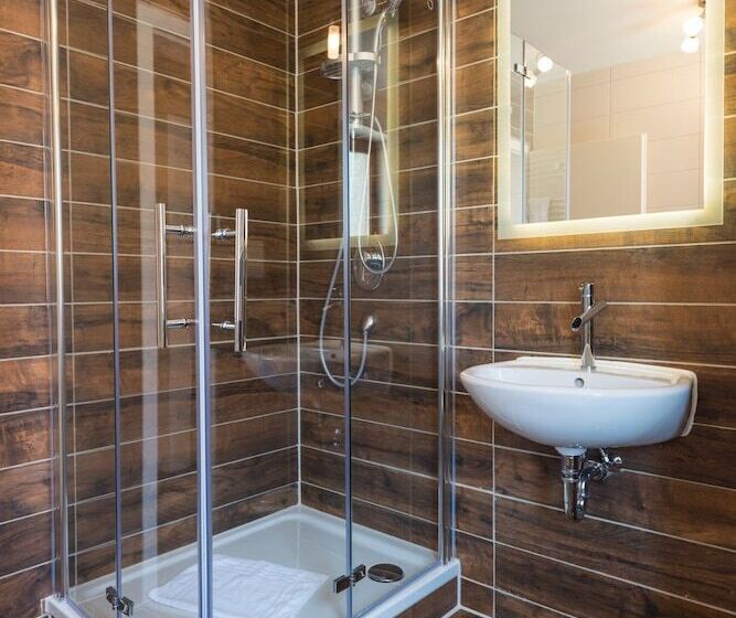 스탠다드 트리플 룸, Restaurant Thuringer Hof