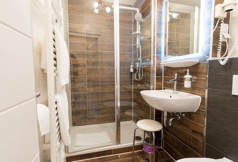 이코노미 룸, Restaurant Thuringer Hof