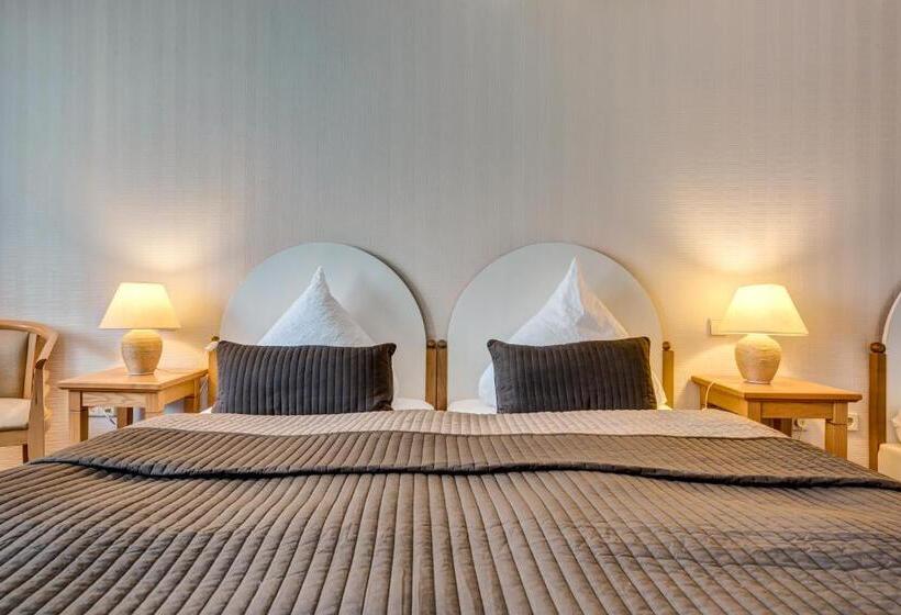 스탠다드 트리플 룸, Restaurant Thuringer Hof