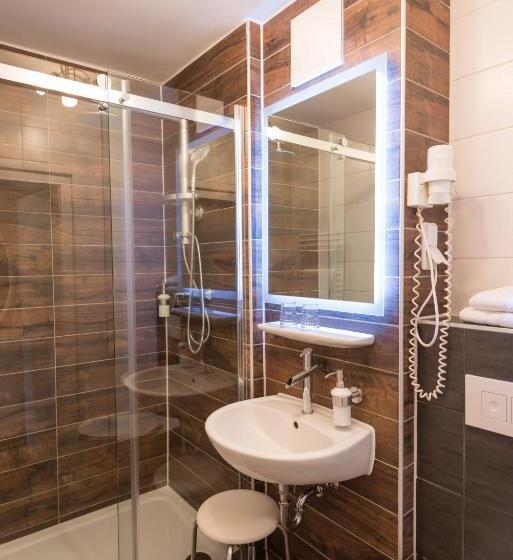 이코노미 룸, Restaurant Thuringer Hof