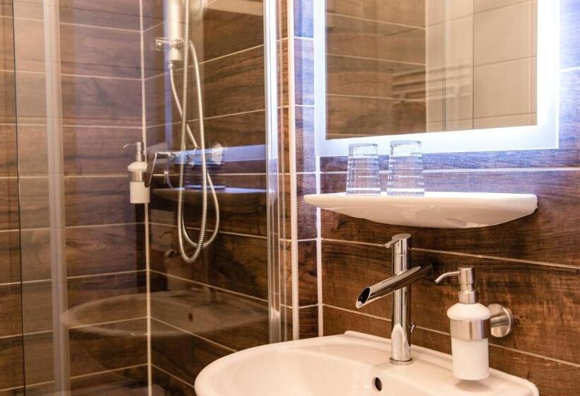 이코노미 룸, Restaurant Thuringer Hof