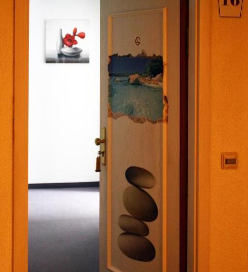 スタンダードシングルルーム, Schwarzes Ross