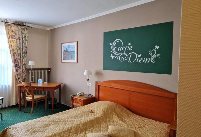 Номер Стандарт, Zur Post