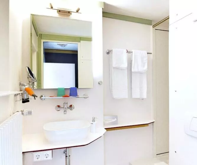 Single Deluxe Room