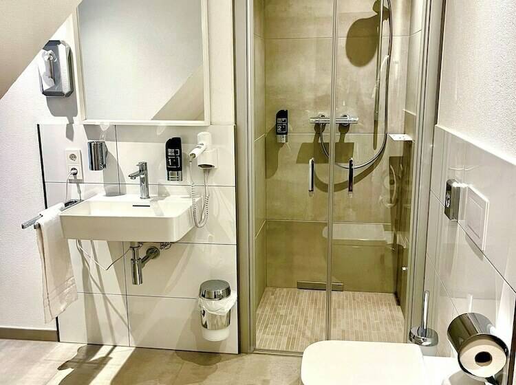 Номер Стандарт, Landgasthof Zur Burg Grenzau