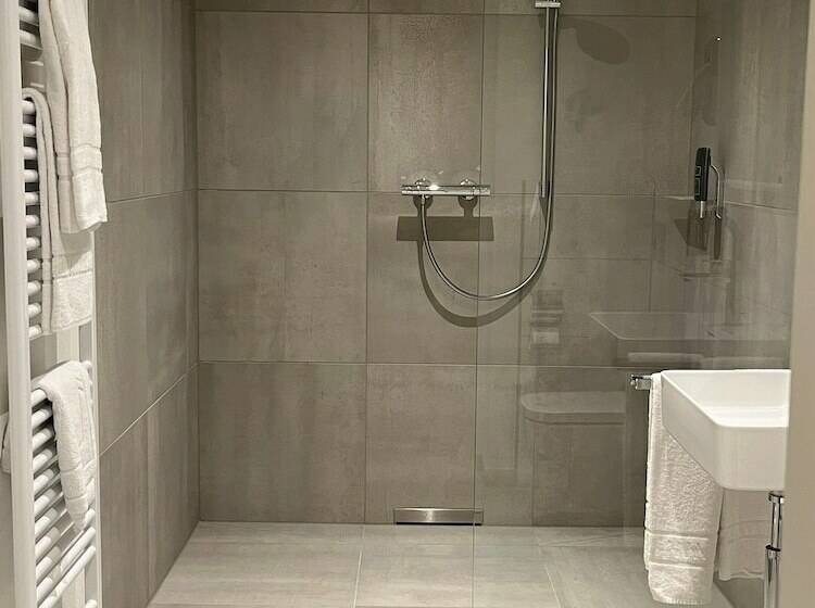 Номер Стандарт, Landgasthof Zur Burg Grenzau