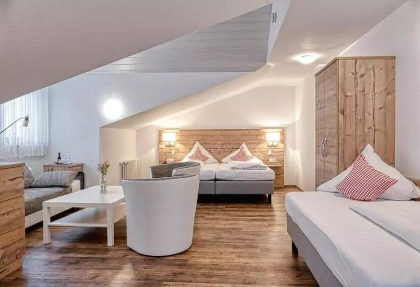 اتاق کلاسیک چهارنفره, Höhenhotel & Restaurant Kalikutt