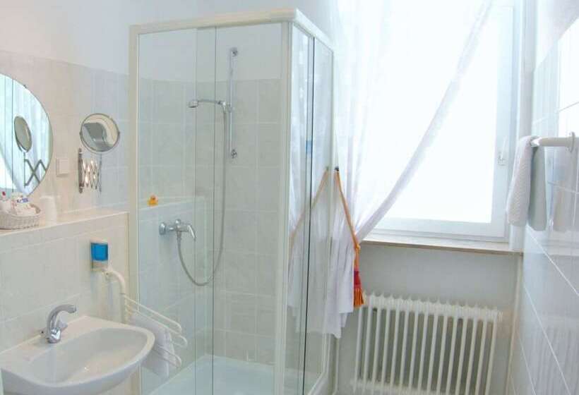 컴포트 룸, Alpha