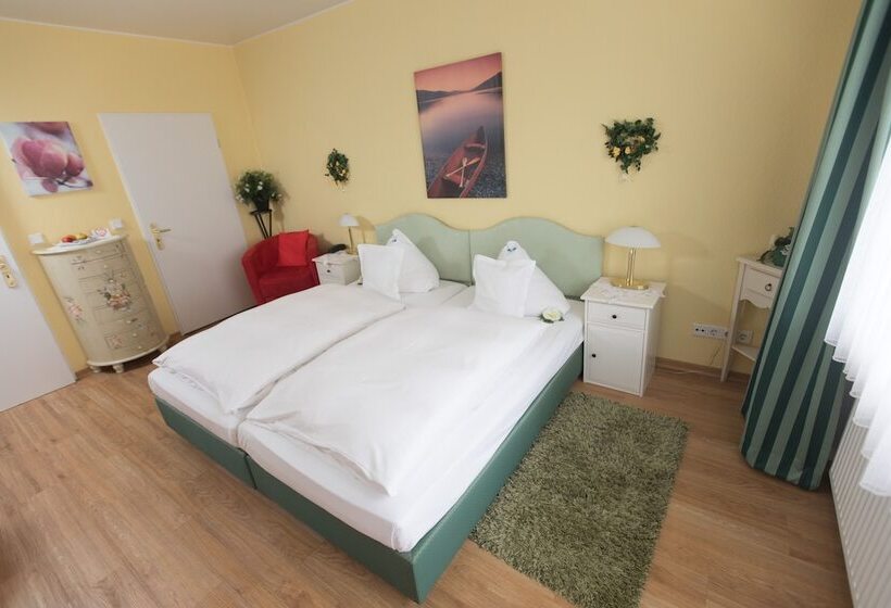 컴포트 룸, Alpha