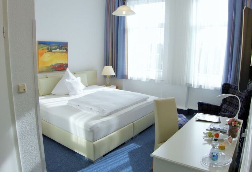 컴포트 룸, Alpha