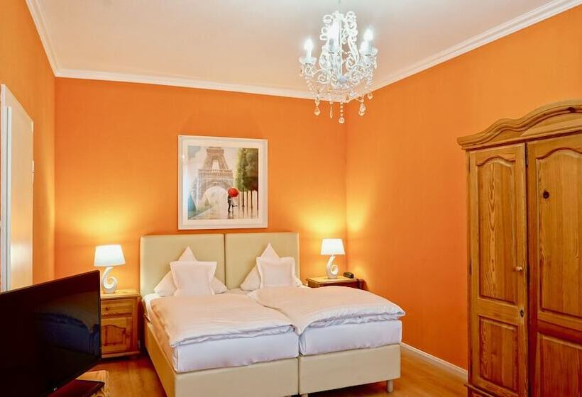 컴포트 룸, Alpha