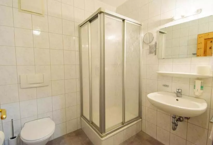 Quarto Estandar Individual, Bohn