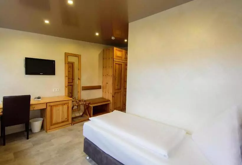 Quarto Estandar Individual, Bohn