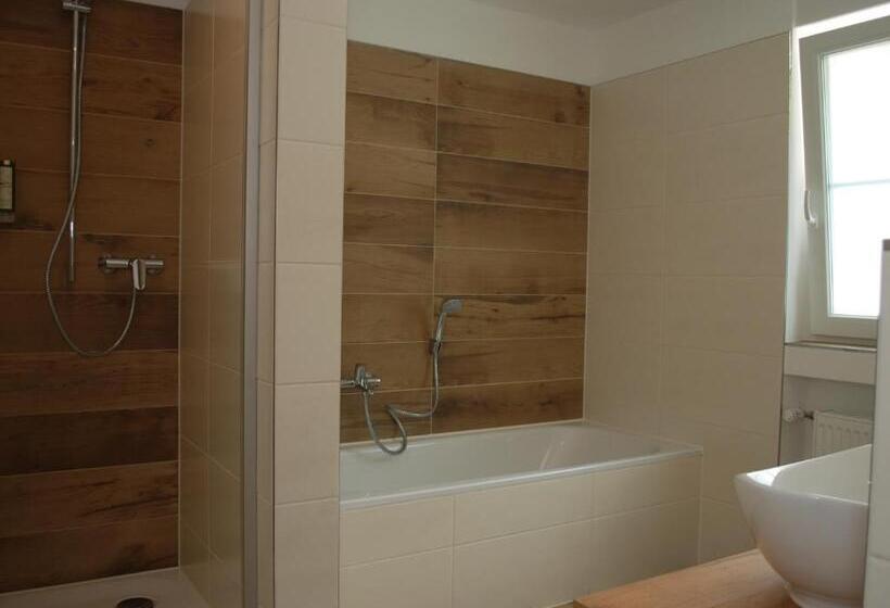 豪华套房, Das Haus Am See