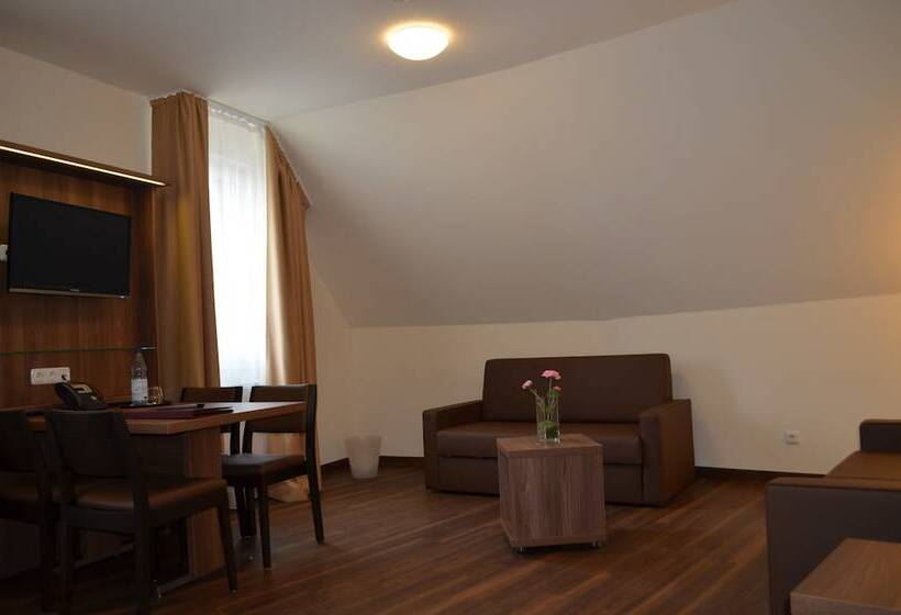 غرفة قياسية ثلاثية, Isenbutteler Hof