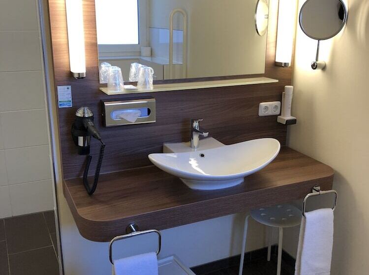 غرفة قياسية ثلاثية, Isenbutteler Hof