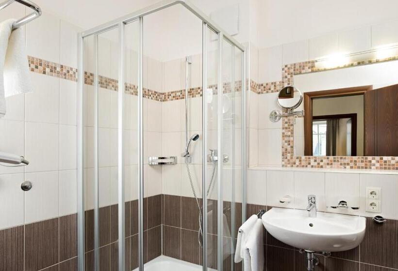 חדר סטנדרט לארבעה, Meyerhof