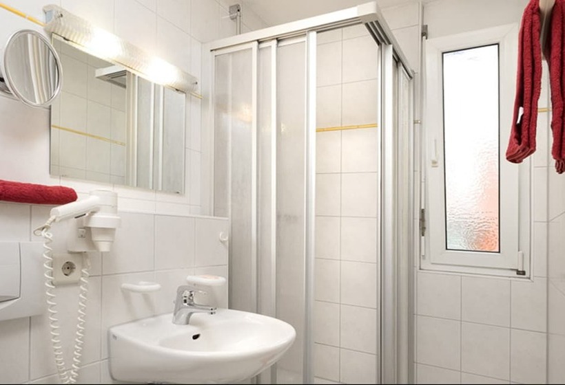 חדר סטנדרט לארבעה, Meyerhof