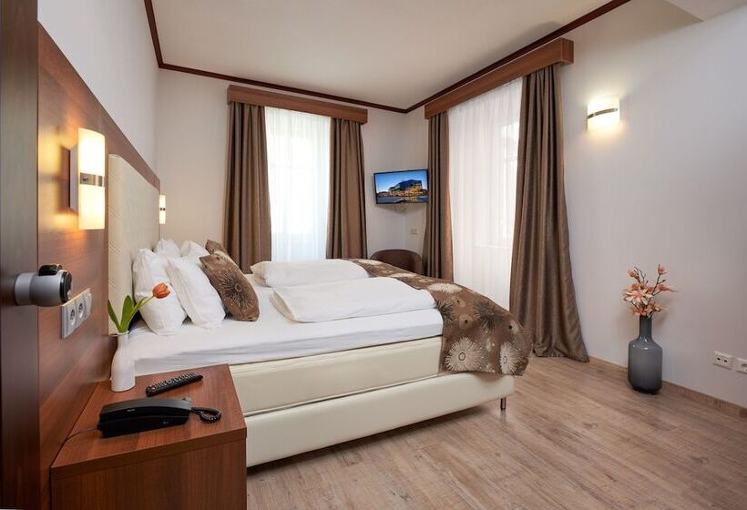 חדר סטנדרט לארבעה, Meyerhof