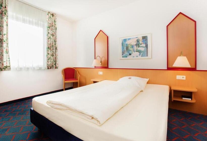 غرفة قياسية فردية, Montana Lauenau