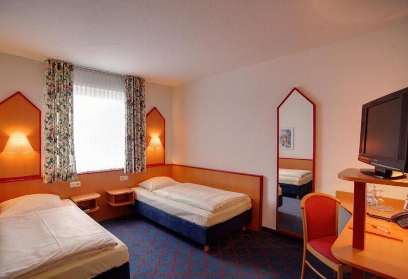 غرفة قياسية, Montana Lauenau