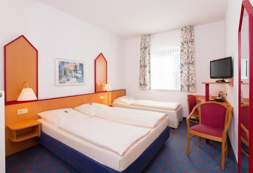 غرفة قياسية ثلاثية, Montana Lauenau