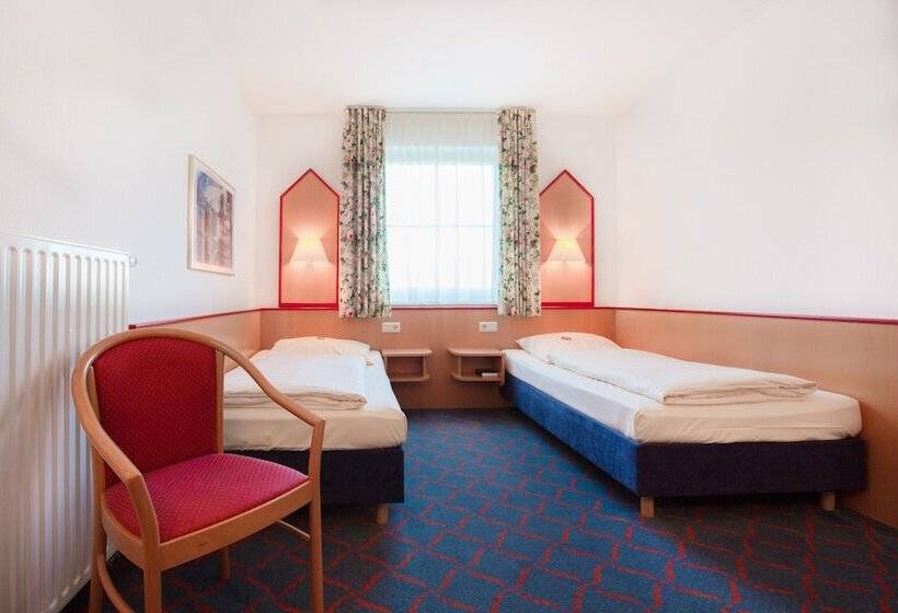 غرفة قياسية, Montana Lauenau