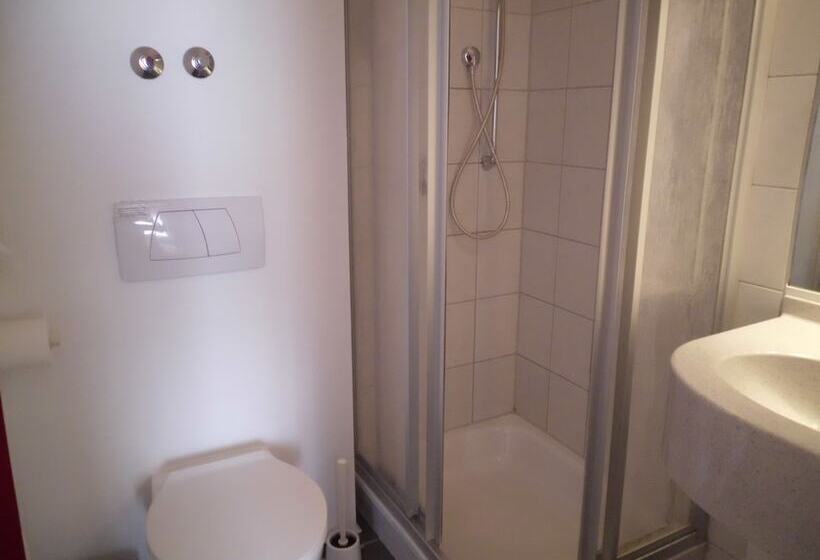 غرفة قياسية فردية, Montana Lauenau