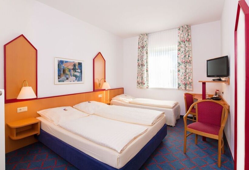 غرفة قياسية ثلاثية, Montana Lauenau