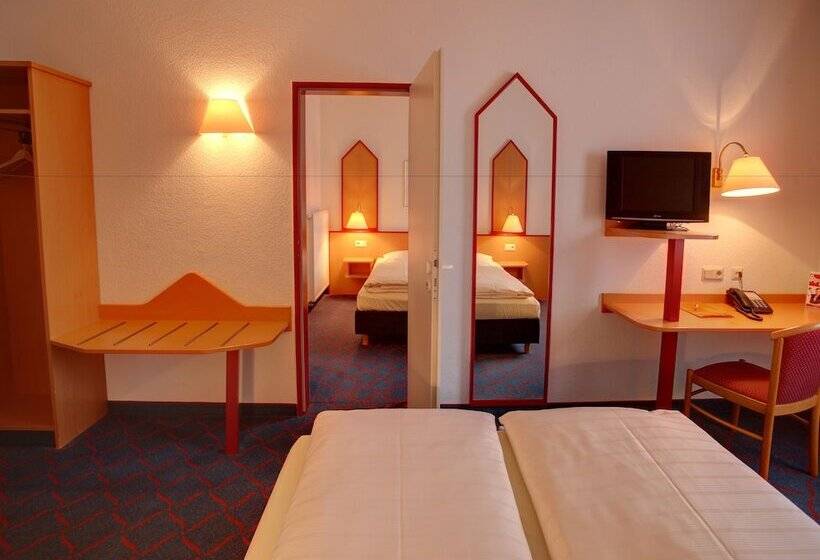 غرفة قياسية ثلاثية, Montana Lauenau