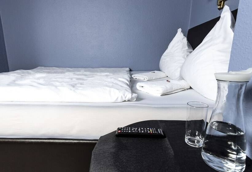 スタンダードトリプルルーム, Stern